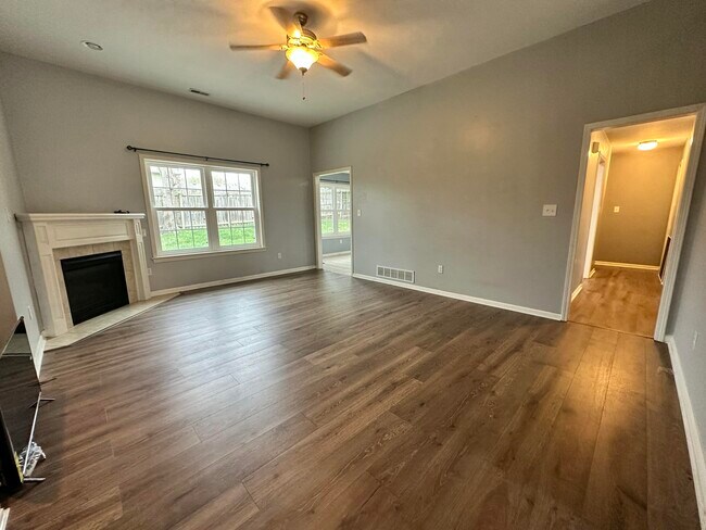 Photo - 305 Port Way