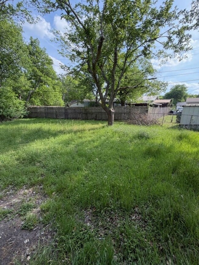 Building Photo - Charming 2-Bedroom Rental Home in South Waco with Private Fenced Backyard