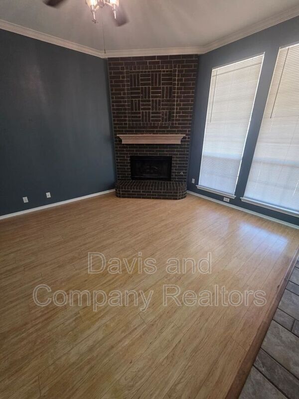 Photo - 5203 Canadian Ave