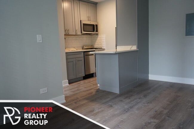 Building Photo - 515 W Belmont Ave Unit 5B