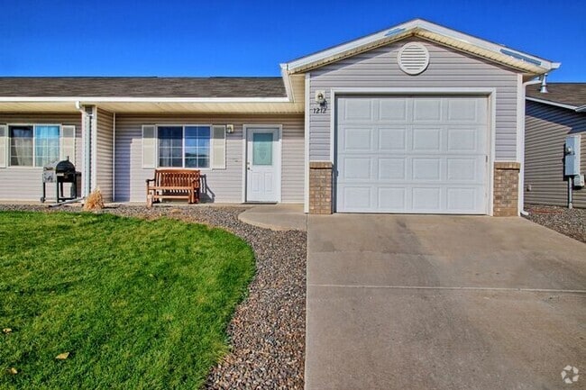 Building Photo - Charming 3 Bed, 2 Bath Townhome in Orchard...