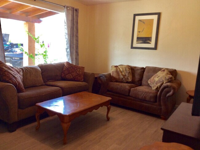 Photo - 2011 N Van Ness Ave