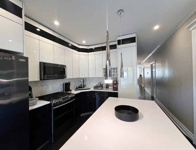 Photo - 3839 N Hamlin Ave