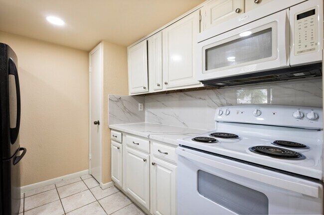 Photo - 5921 Arncliffe Dr Unit 5921