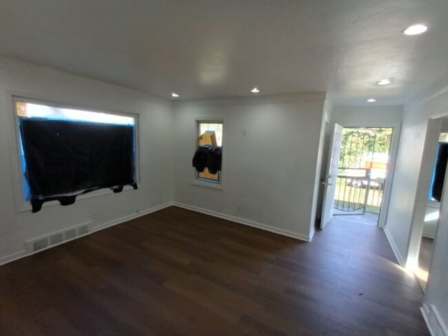 Photo - 3 bedroom, 1 bathroom Now Available!