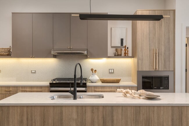 Photo - The Grove - Encore