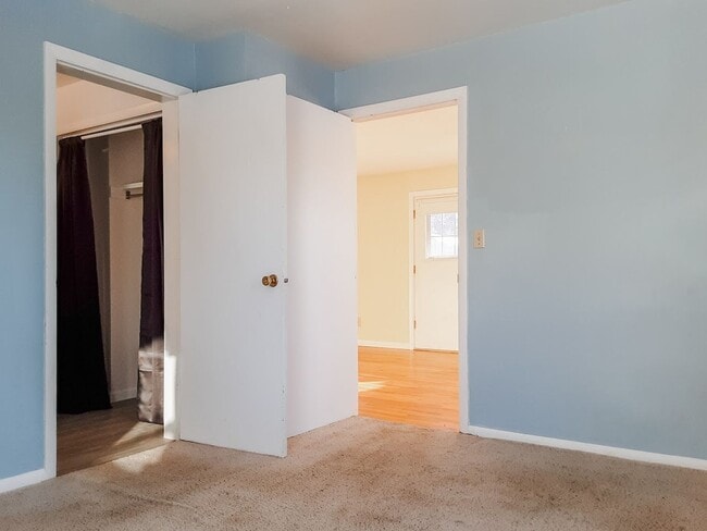 Photo - PET FRIENDLY 3 BED/ 2 BATH WITH GARAGE