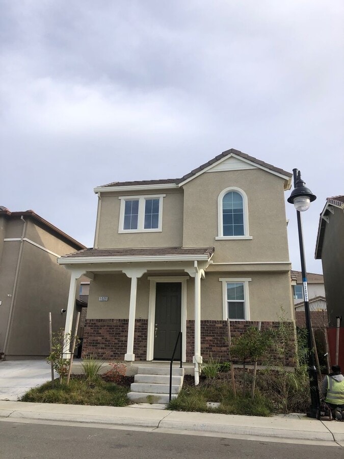 NICE 2 STORY HOME IN WHITNEY RANCH WITH SOLAR!! - NICE 2 STORY HOME IN WHITNEY RANCH WITH SOLAR!!