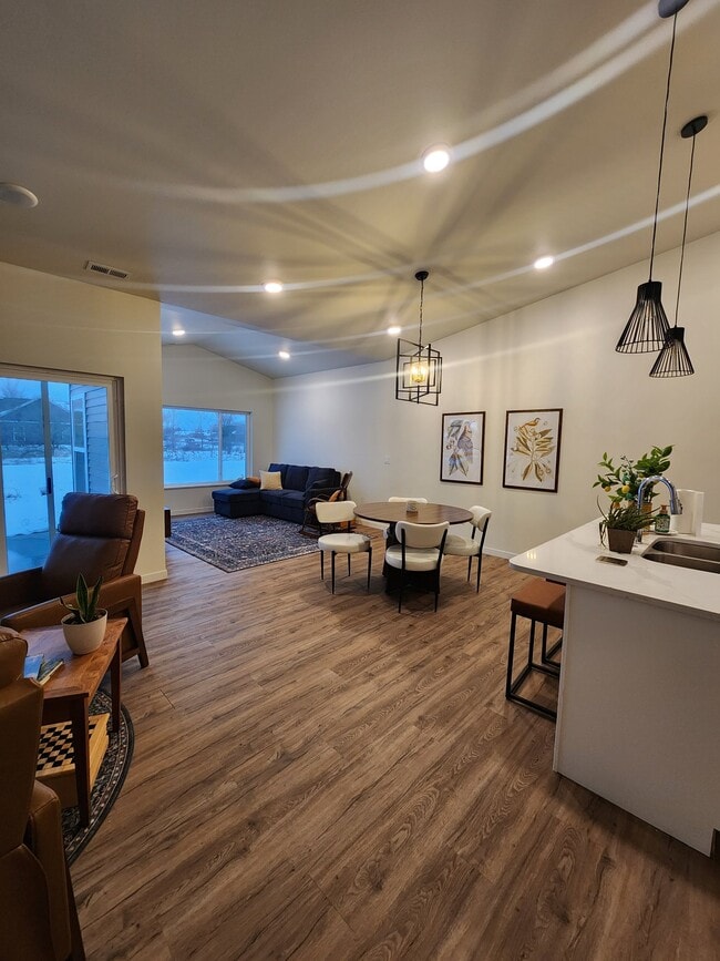 Building Photo - 812 7th St SW