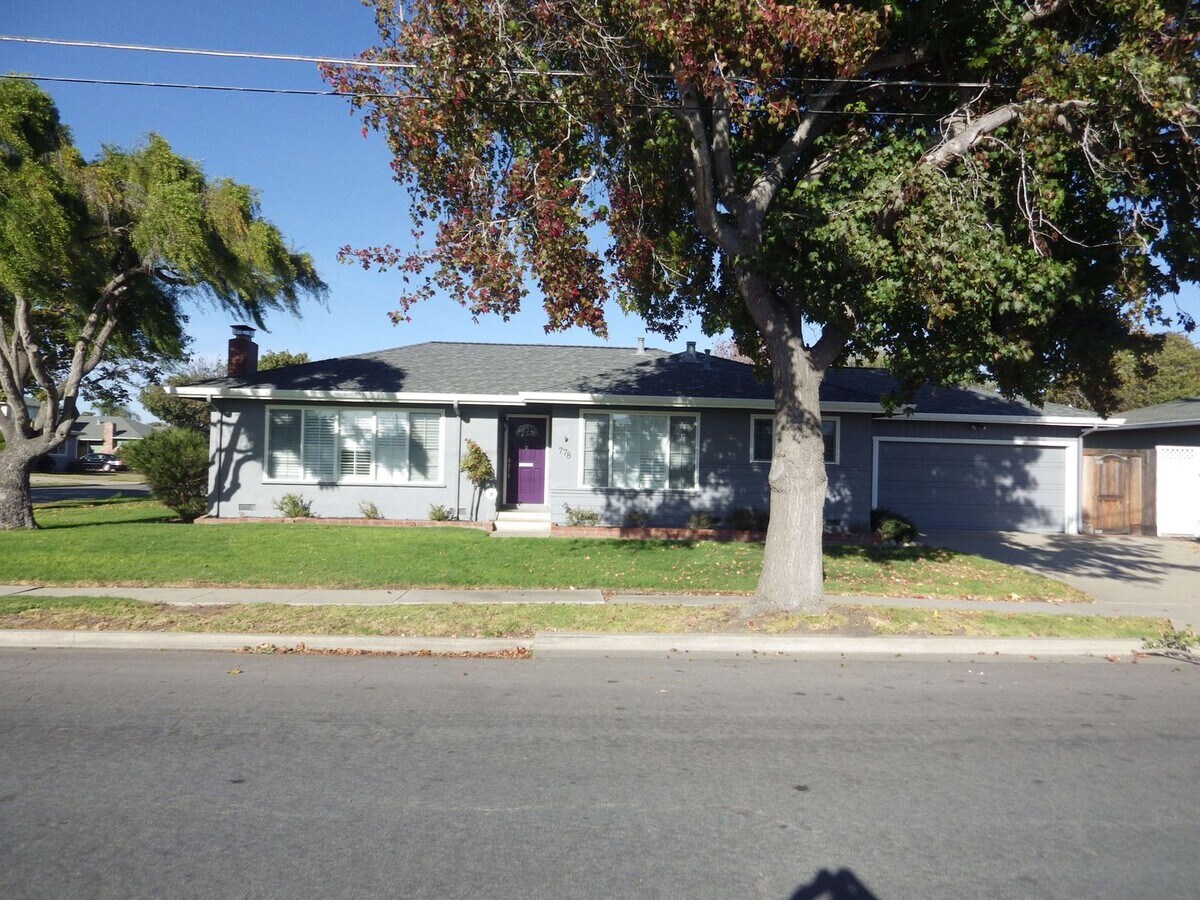 Photo - 778 College Dr