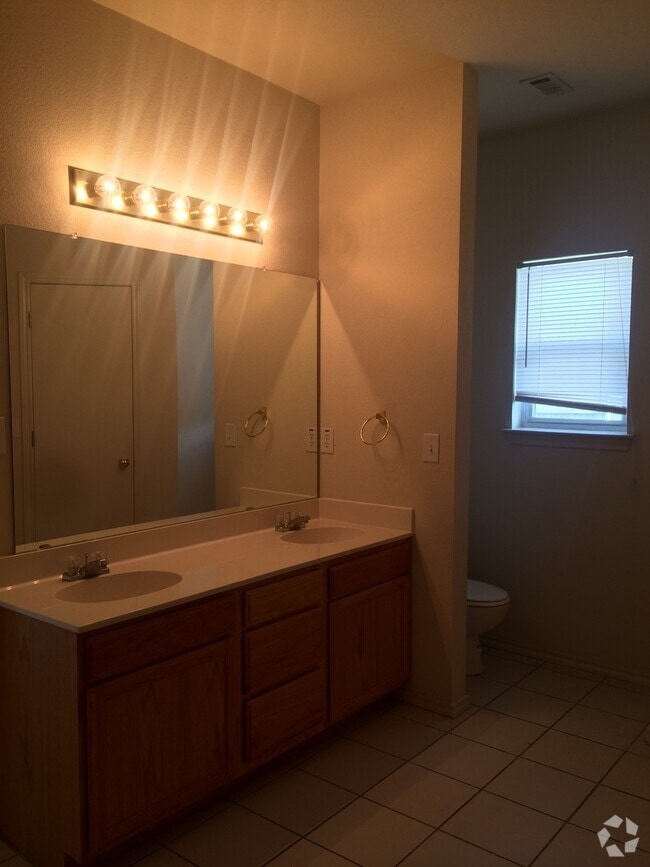 Building Photo - 3000 Clydesdale Way Unit 1 Rental