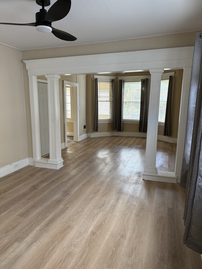 Building Photo - 813 Campbell Ave Unit 813 Campbell ave 2nd