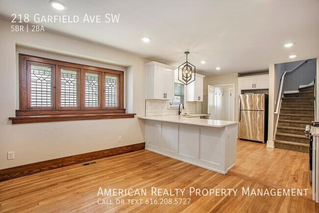 Photo - 218 Garfield Ave SW