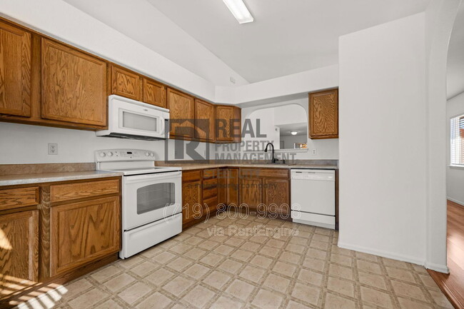 Photo - 842 Edna Way