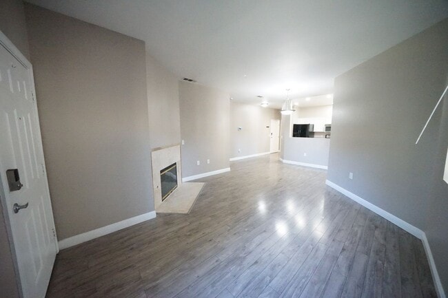 Photo - SHOWINGS AVAILABLE NOW Unidad 2182