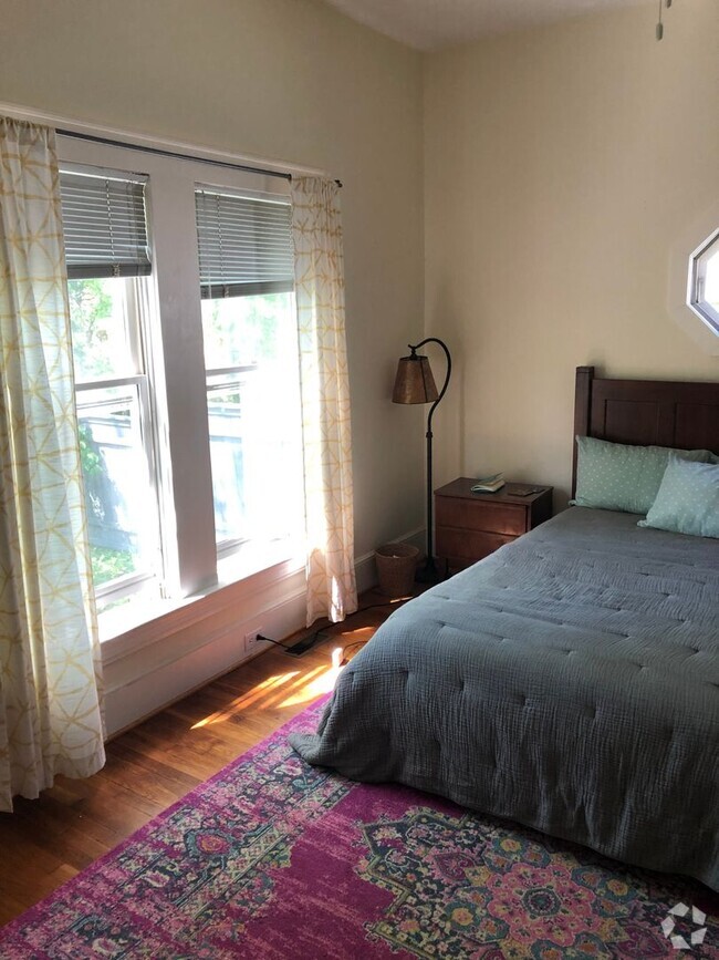 Building Photo - 2 bedroom Secret Hideaway in WEST END - mi... Rental