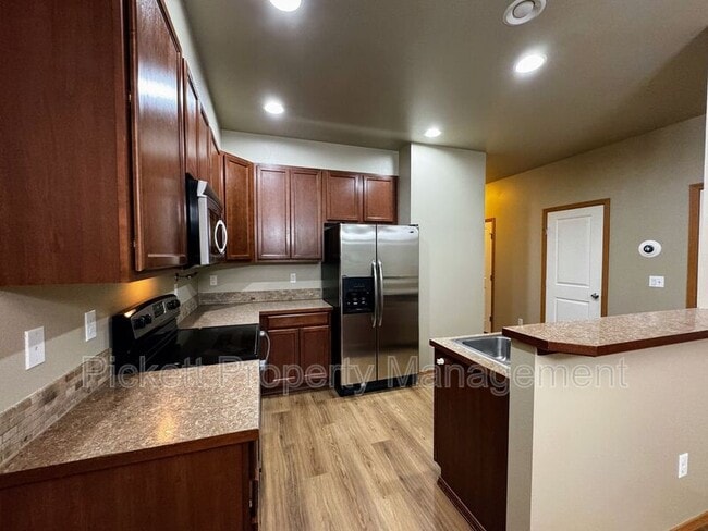 Photo - 136 NE Miramar Cir