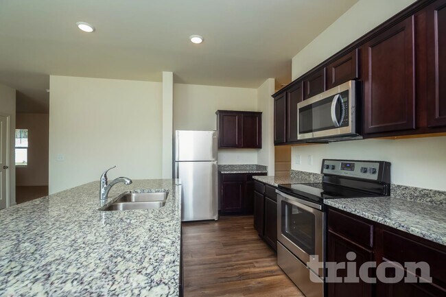 Photo - 170 Alexander Ln