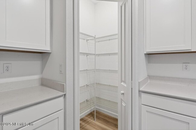 Photo - 3989 Mid Century St