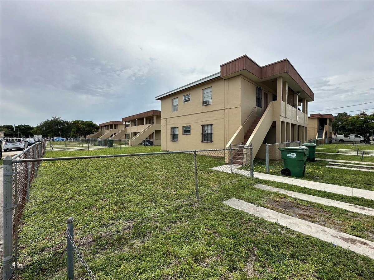 Photo - 4725 NW 33rd Ave Apartment Unit 1