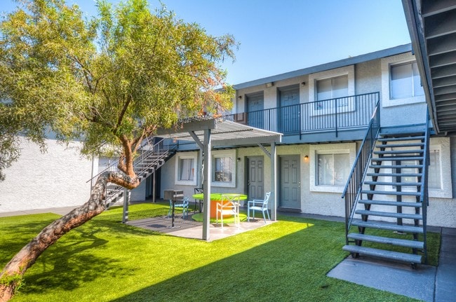 Photo - Wilshire place