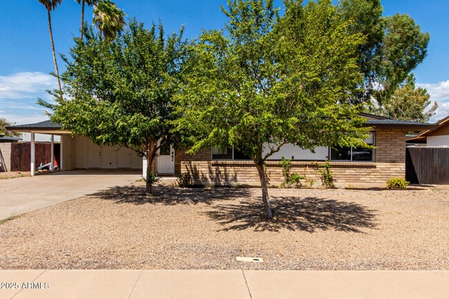 Building Photo - 2534 E Fairfield St Rental