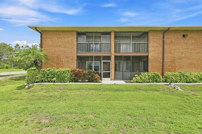 Building Photo - Charming 2-Bed Condo Retreat with Granite Touches in Sunny Venice! Unit Apartment 119