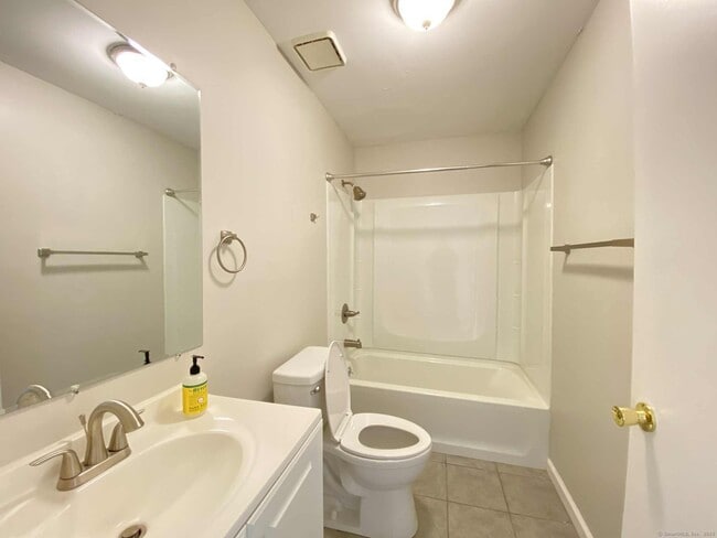 Photo - 99 Aspetuck Vlg Unidad 99