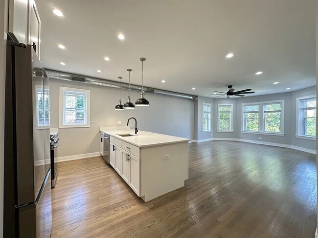 Photo - 2636 W Carmen Ave Unit 3W