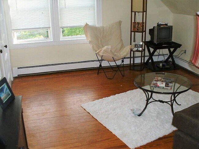 Photo - 202 Brown St Unit A