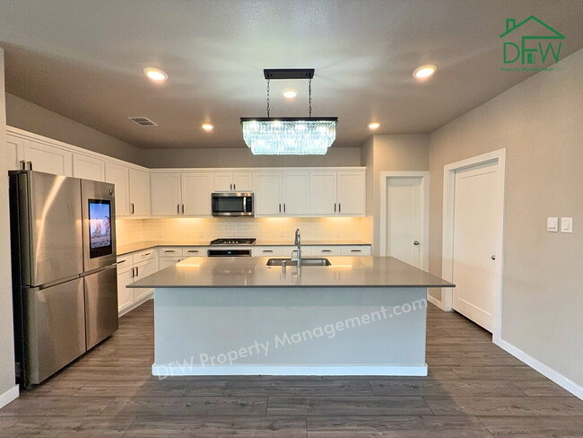 Photo - 4-Bedroom Home - Island Kitchen, 2-Car Garage, Washer & Dryer Included