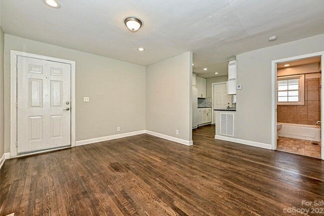 Photo - 1025 McArthur Ave Unit 2