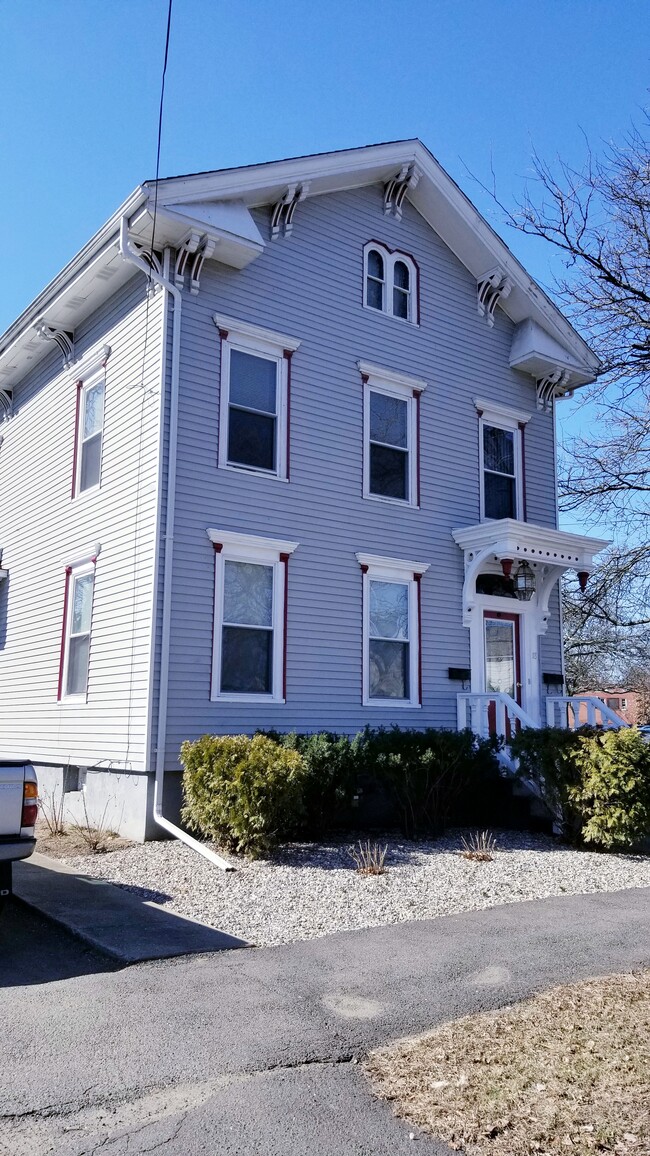 18 King St Apartments Unit Room for rent Westfield, MA