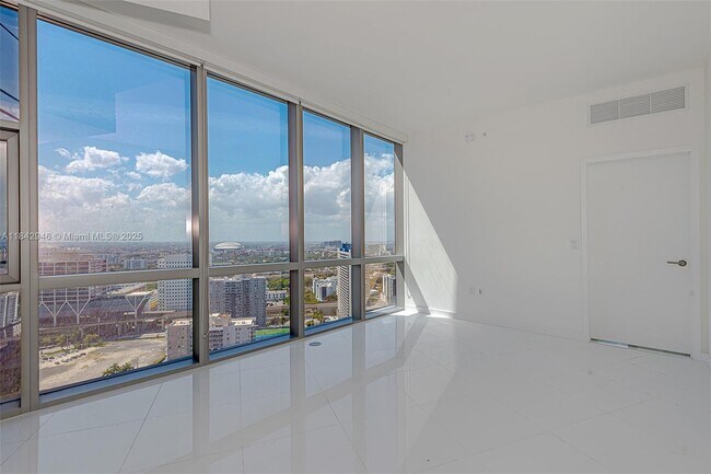 Photo - 851 NE 1st Ave Unit 1902