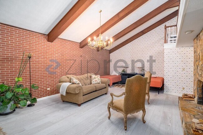 Photo - 615 Pinecrest Dr