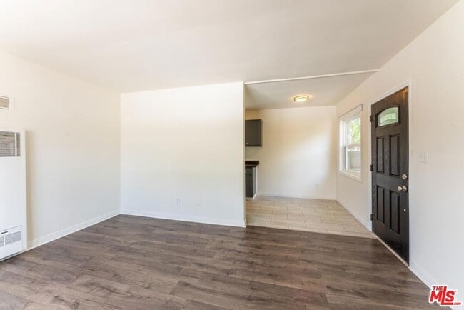 10708 1/2 Moorpark Street Unit