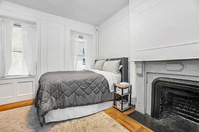 Photo - 129 W 56th St Unidad 3F