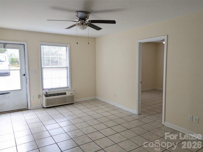 Photo - 252 Lytton St