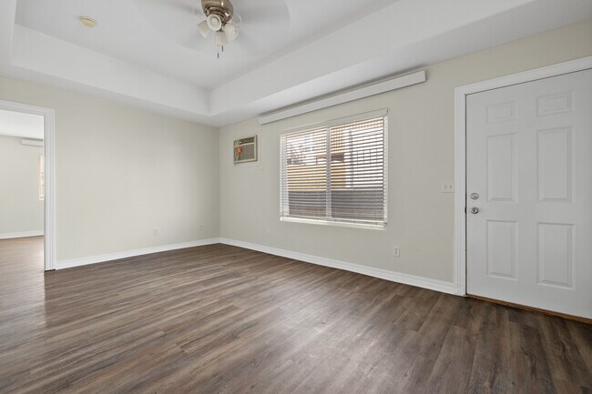 Vaulted Ceilings and great natural light - 1311 Sydney Dr