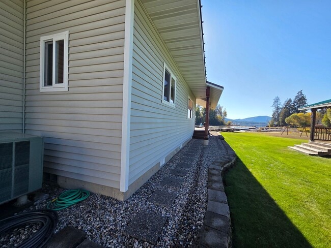 Photo - Lakefront Home on Diamond Lake