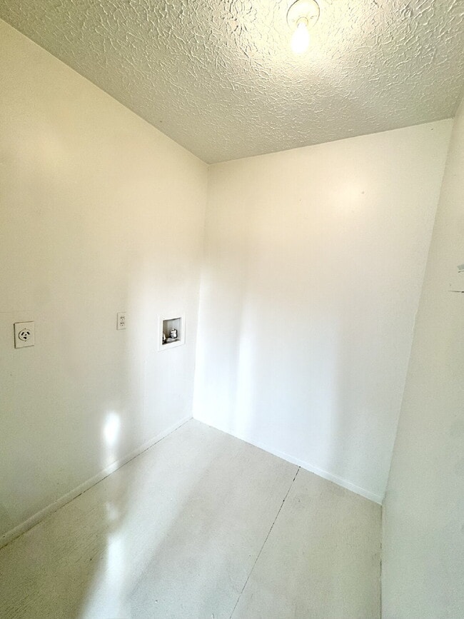 Photo - "Cozy 1-Bedroom Retreat in Panama City with Modern Comforts!" Unit D