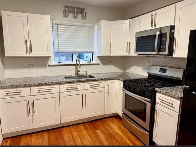 Building Photo - 609 King Philip St Unit 2