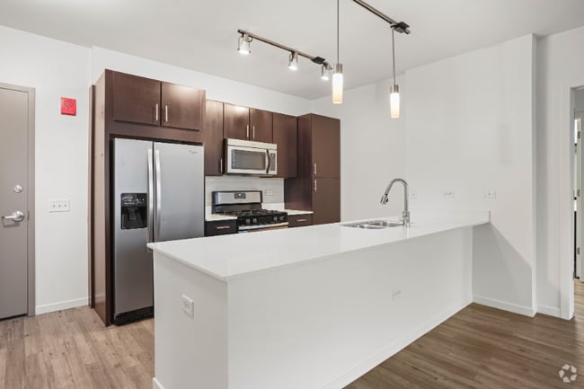 Building Photo - 3733 N Halsted St Rental