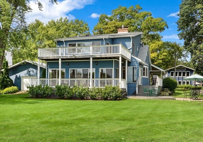 Building Photo - Lake Delavan Furnished Waterfront Home Ava...