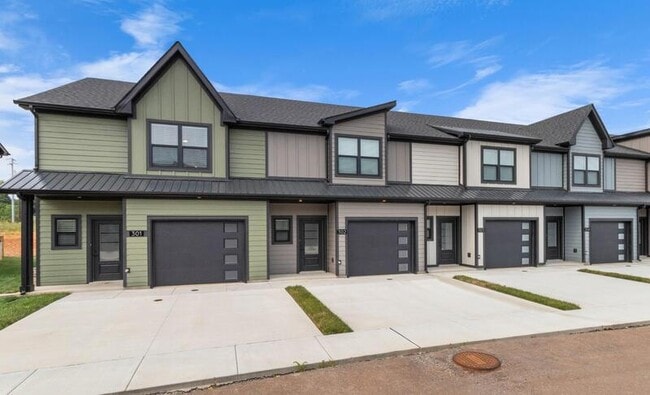 Building Photo - 302 Jonathan Wade Cir