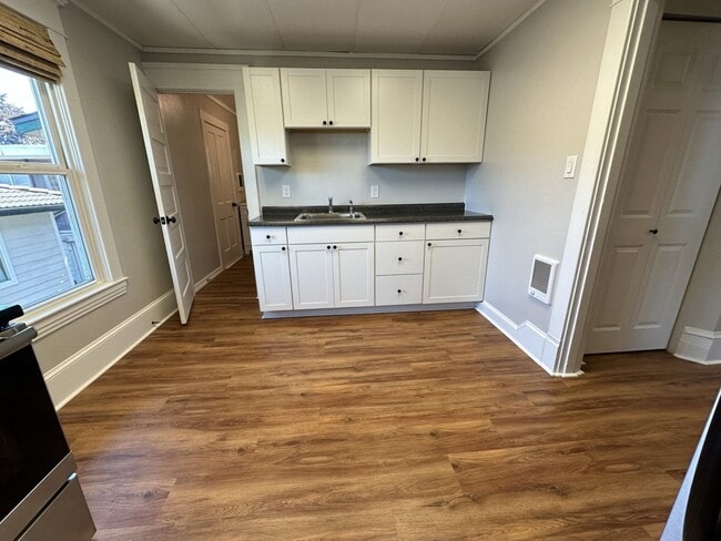 Building Photo - 2421 Rucker Ave Unit 3