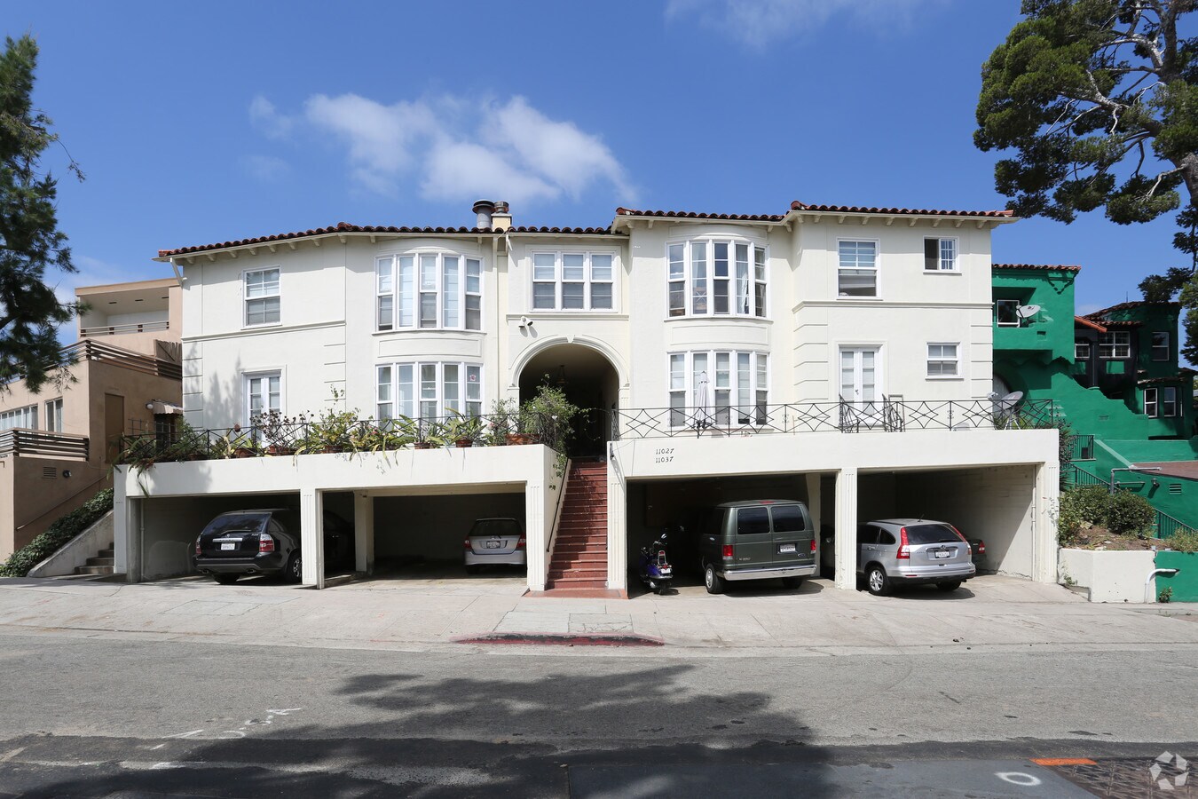 Photo - 11027-11037 Strathmore Dr