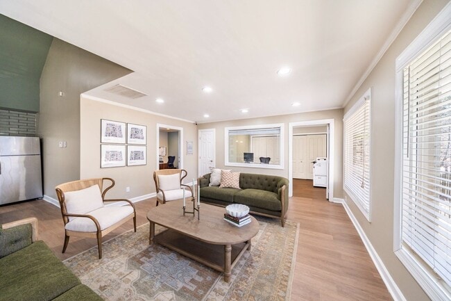 Photo - Hawthorne at Wisteria