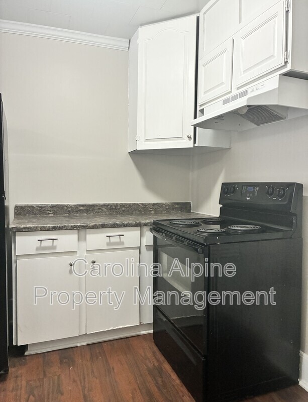 Photo - 1028 S Main St