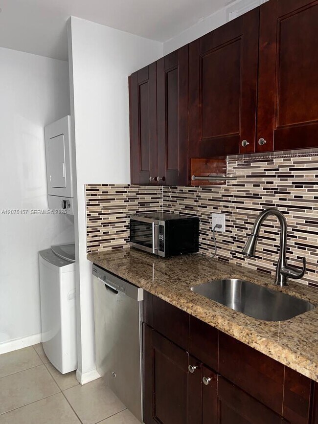 10112 Twin Lakes Dr Unit 11-E